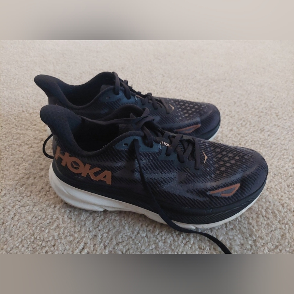 Hoka Clifton 9 (size 8D)